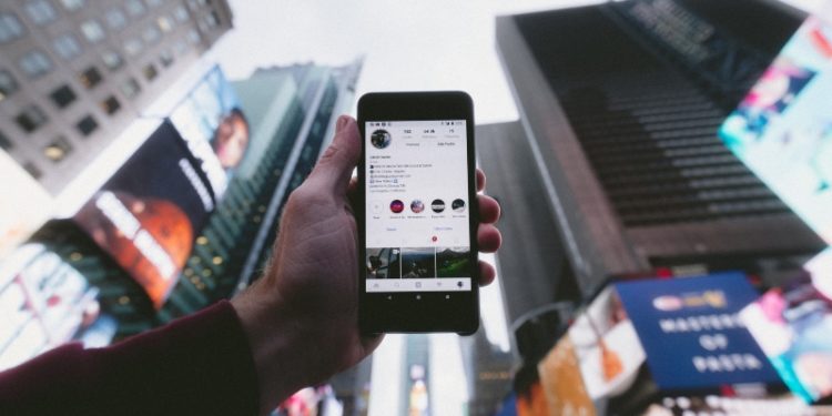 5 Instagram Story Hacks You Should Know About In 2022