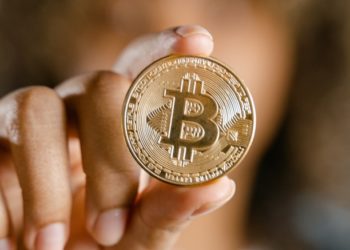 Bitcoin And Traditional Currency – Differentiating Between The Future Rivals