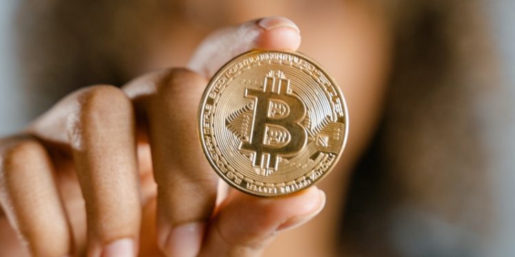Bitcoin And Traditional Currency – Differentiating Between The Future Rivals