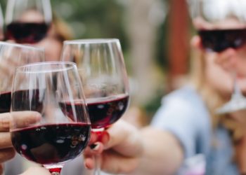 5 Reasons Why Wine is the Perfect Gift