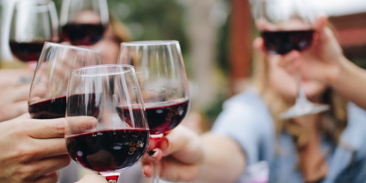 5 Reasons Why Wine is the Perfect Gift