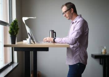 How a Standing Desk Changes the Work from Home Lifestyle