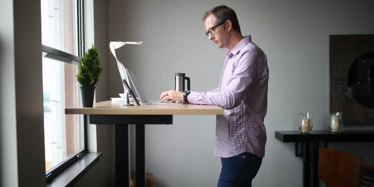 How a Standing Desk Changes the Work from Home Lifestyle