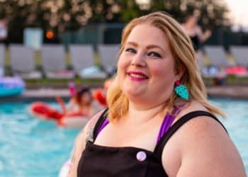 Curvy Women Photo Poses Ideas for BBW Dating Sites