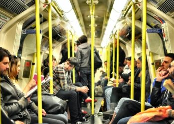 6 Hacks to Survive Your Daily Commute