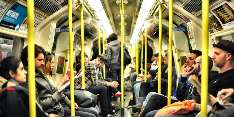 6 Hacks to Survive Your Daily Commute