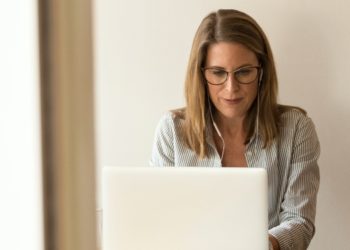 5 Reasons Why Dating Cougar Women Gets Better with Online Platforms