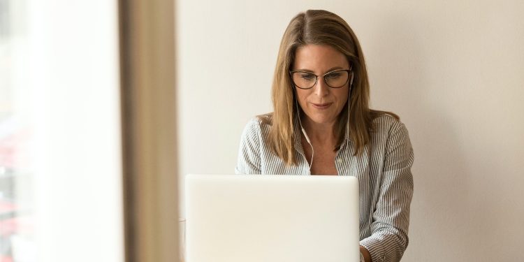 5 Reasons Why Dating Cougar Women Gets Better with Online Platforms