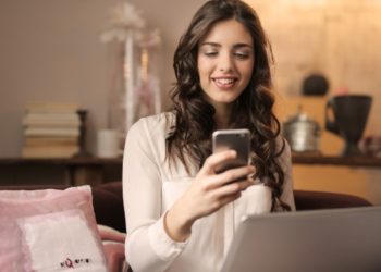 How Does the Online Casino Experience Vary From Phone to Desktop?