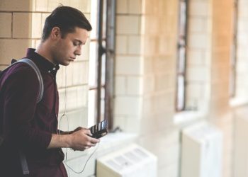 Say Goodbye to Dead Zones: The Benefits of Mobile Phone Signal Boosters for University Dorms