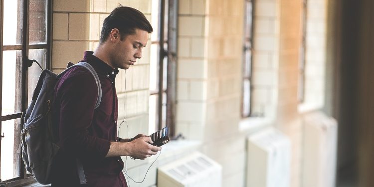 Say Goodbye to Dead Zones: The Benefits of Mobile Phone Signal Boosters for University Dorms