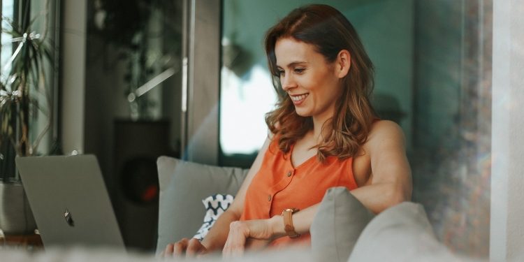 Change Your Financial Situation for the Better by Earning Extra Cash Online