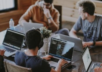 Why Should a Startup Build a Food Delivery App?