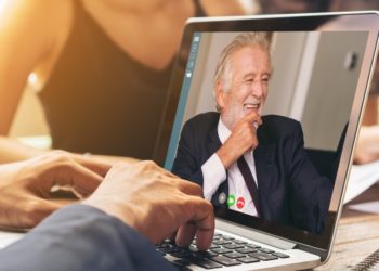 Keeping Them Glued: Boosting Audience Engagement in Hybrid Events