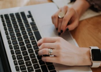 Crafting Your Story: Mastering the University Application Essay Structure