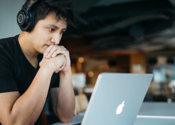 Fancy A Career In The Casino Industry? Live Dealer Could Be a Good Option