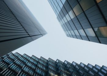 London at Breaking Point? How EMERGENCY Glaziers Safeguarded Over 3,000 Landmarks from Glass Disasters!