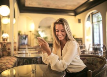 The Versatility of Blouses: From Casual to Corporate Chic