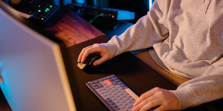 The Evolution of Casino Gaming: From Land-Based to Online Realms