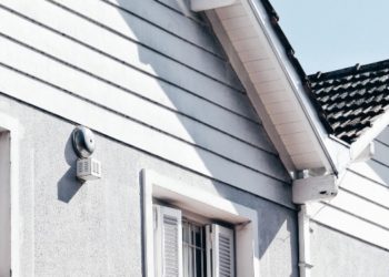 Addressing Common Roof Problems in the Pacific Northwest