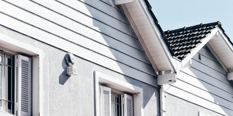 Addressing Common Roof Problems in the Pacific Northwest