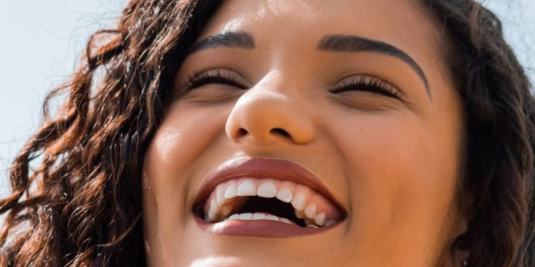 5 Best Teeth Whitening Strips Recommended by Top Dentists of UK