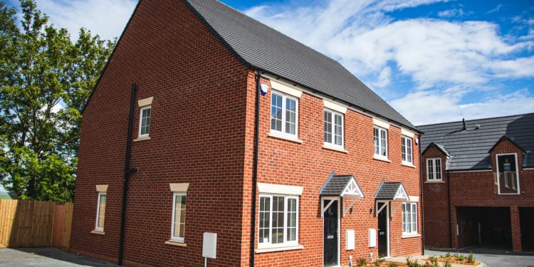 Rapid Rise of New Builds Sparks Concerns: Are Construction Speeds Compromising Quality?