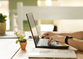 The Ultimate Guide to Choosing an Online Transcription Service