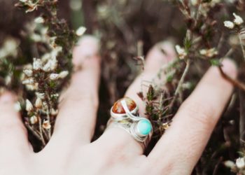 A Comprehensive Guide to the Best Non-Diamond Engagement Rings