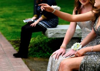 Top 10 Cost-Saving Tips & Tricks for Prom