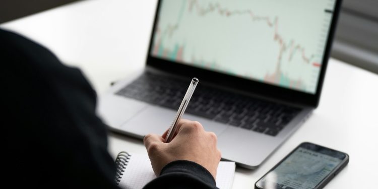 A Step-by-Step Process to Buying Bitcoin with Cash Through a Crypto Exchange