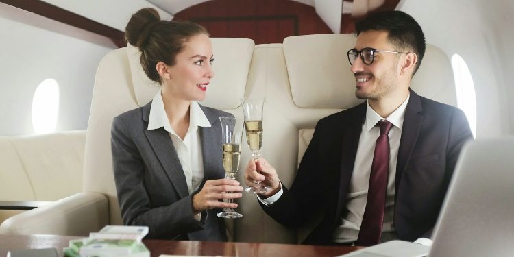 Differences between a private jet and airliner