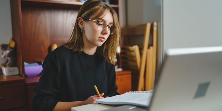 Setting SMART Goals for Studying: Specific, Measurable, Achievable, Relevant, and Time-bound