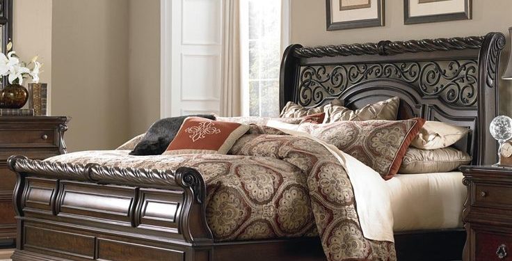 Sleigh Bed