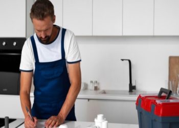 6 Reasons Why Hiring Plumbers Are Worth It vs. DIY