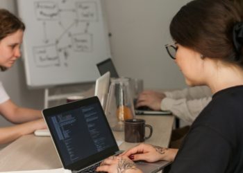 Harnessing AI: Revolutionize Database Creation with Drag-and-Drop Builders