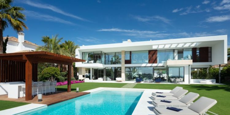 Marbella’s Enduring Allure: Why Luxury Villas in Spain to Buy Remain a Coveted Investment