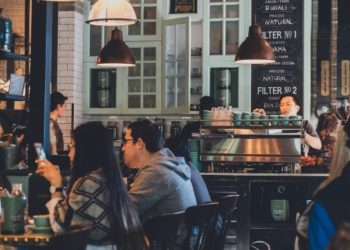 Managing Reservations Stress-Free: The Advantages of Digital Booking Solutions Compared to Phone Calls