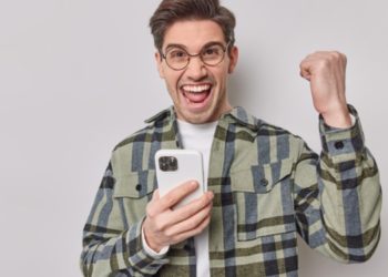 How Online Casinos Use Video Game Elements to Attract and Engage Players