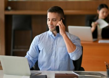 Cloud-Based vs. Traditional Business Phone Systems: Which is Right for You?