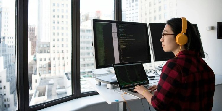 DIY Websites vs. Hire Web Developer: Which Path to Choose?