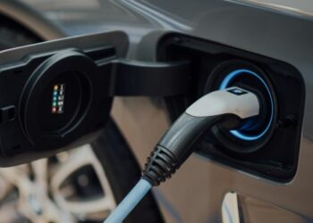 Key Considerations Before Buying an Electric or Hybrid Car