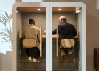 How Do Meeting Pods Improve Team Discussions and Brainstorming Sessions?