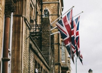 Navigating the UK Casino Landscape via Regulations, Online Options and a Top Choice for Players