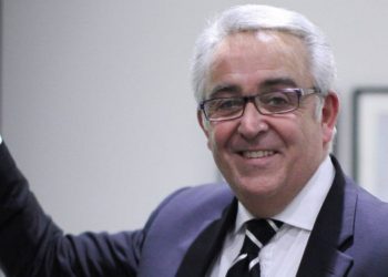 High street retailers are at a “crossroads”, says retail tycoon