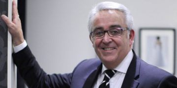 High street retailers are at a “crossroads”, says retail tycoon