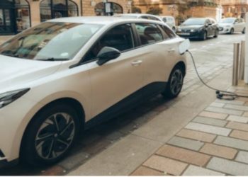 The Role of AI and Smart Technology in Electric Vehicles