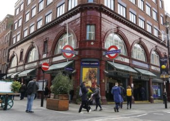 Why are high-street bookmakers declining in the UK?