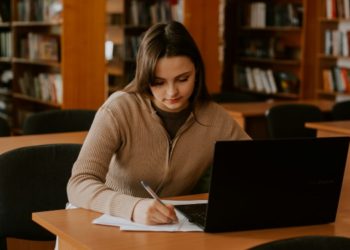 The Quiet Revolution in Learning: Why Students Are Ditching Traditional Study Methods