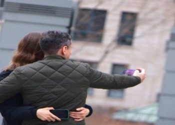 Edimakor AI Hug Video Maker: Turn Photos into Romantic Hug Videos